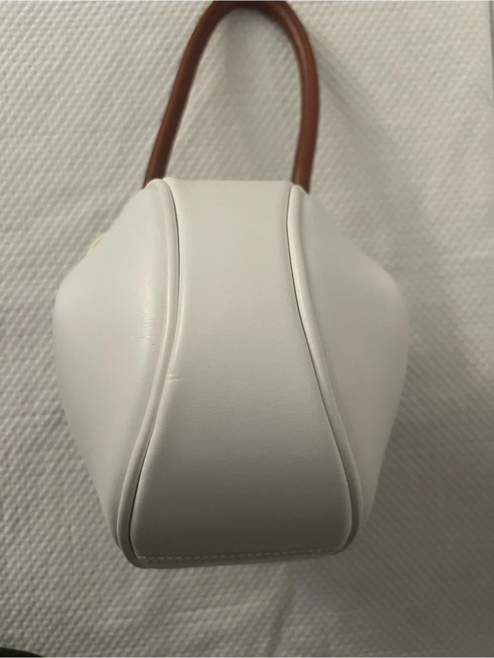 🩷White Structured Top-Handle Bag with Brown Han🩷Ball shape💚